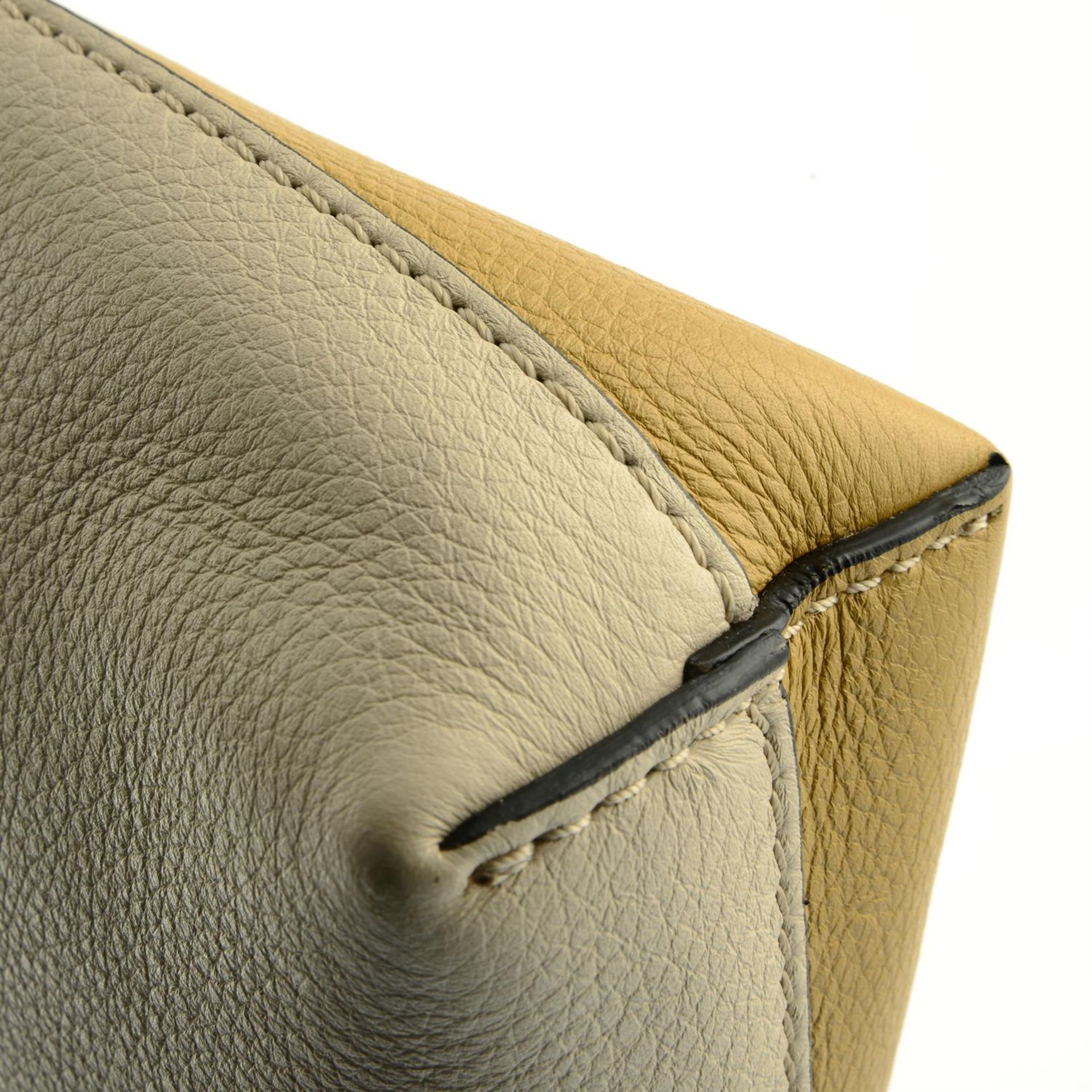 BURBERRY - a two-tone leather Marias clutch. - Image 5 of 5