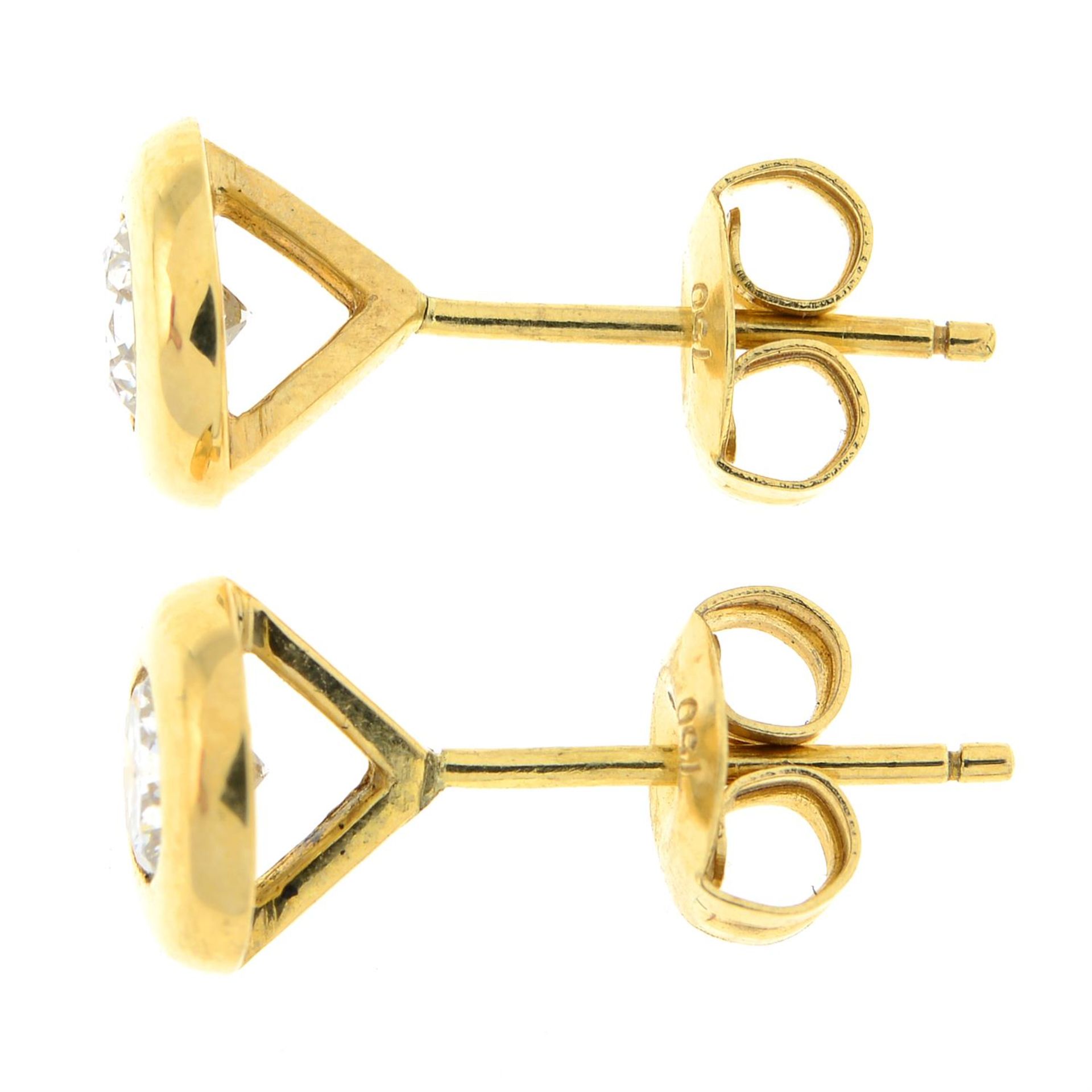 A pair of brilliant-cut diamond single-stone stud earrings. - Bild 3 aus 3