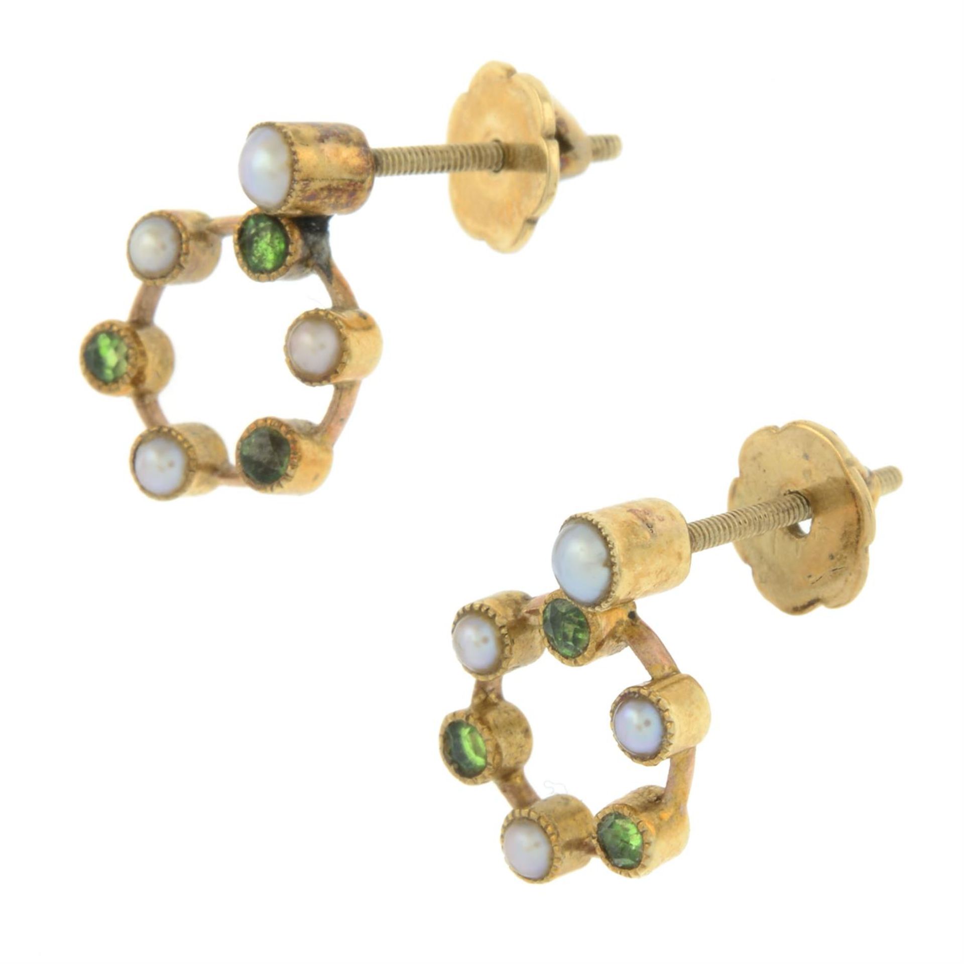 A pair of demantoid garnet and split pearl earrings. - Bild 3 aus 4