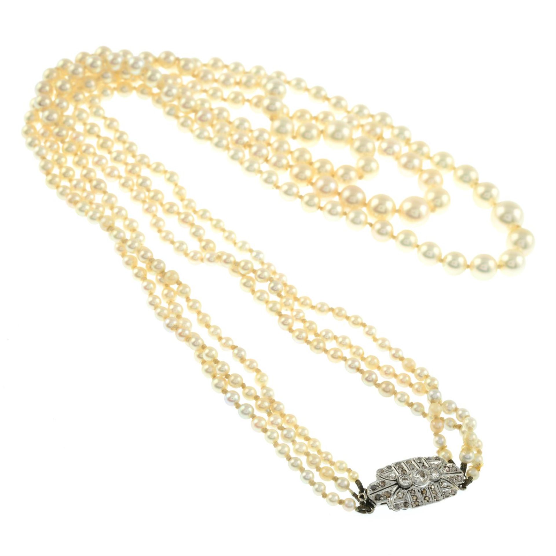 An Edwardian graduated cultured pearl three-row necklace, with diamond clasp. - Bild 4 aus 4