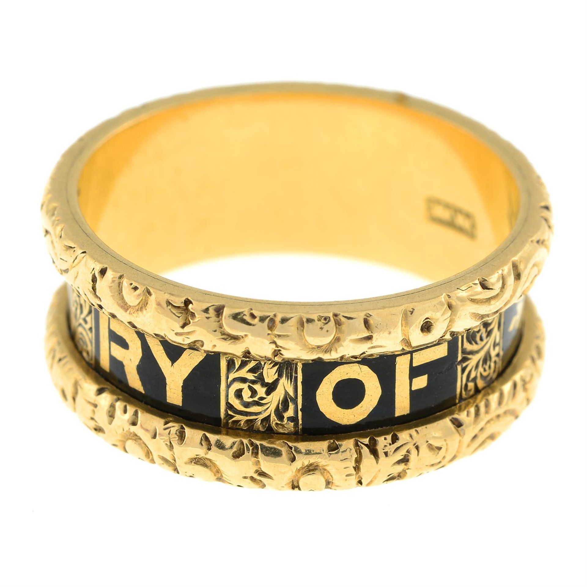 A late Victorian 18ct gold mourning ring, with black enamel 'In Memory Of' script and floral border. - Image 3 of 5