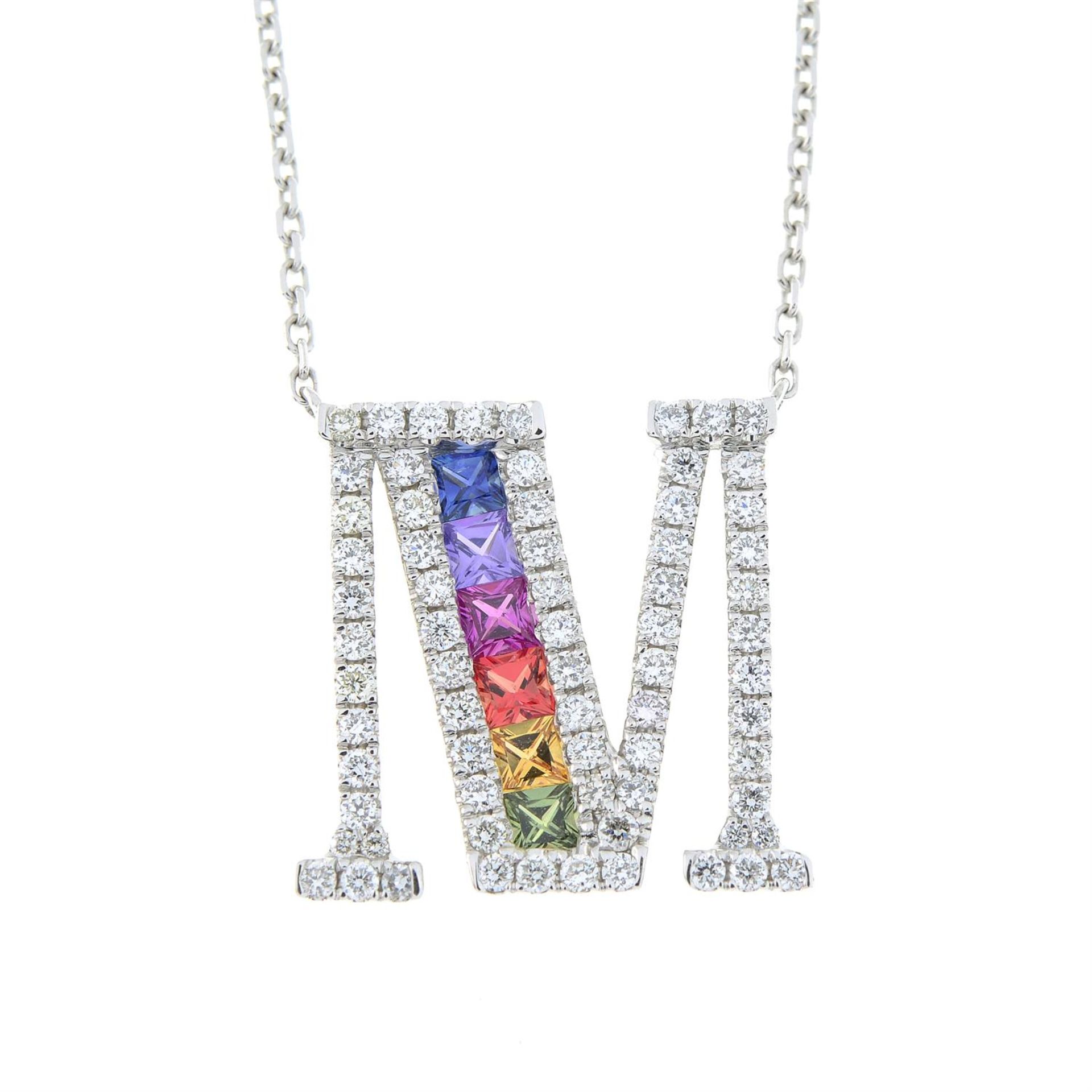 A vari-hue sapphire and brilliant-cut diamond initial 'M' pendant, on chain. - Bild 2 aus 5