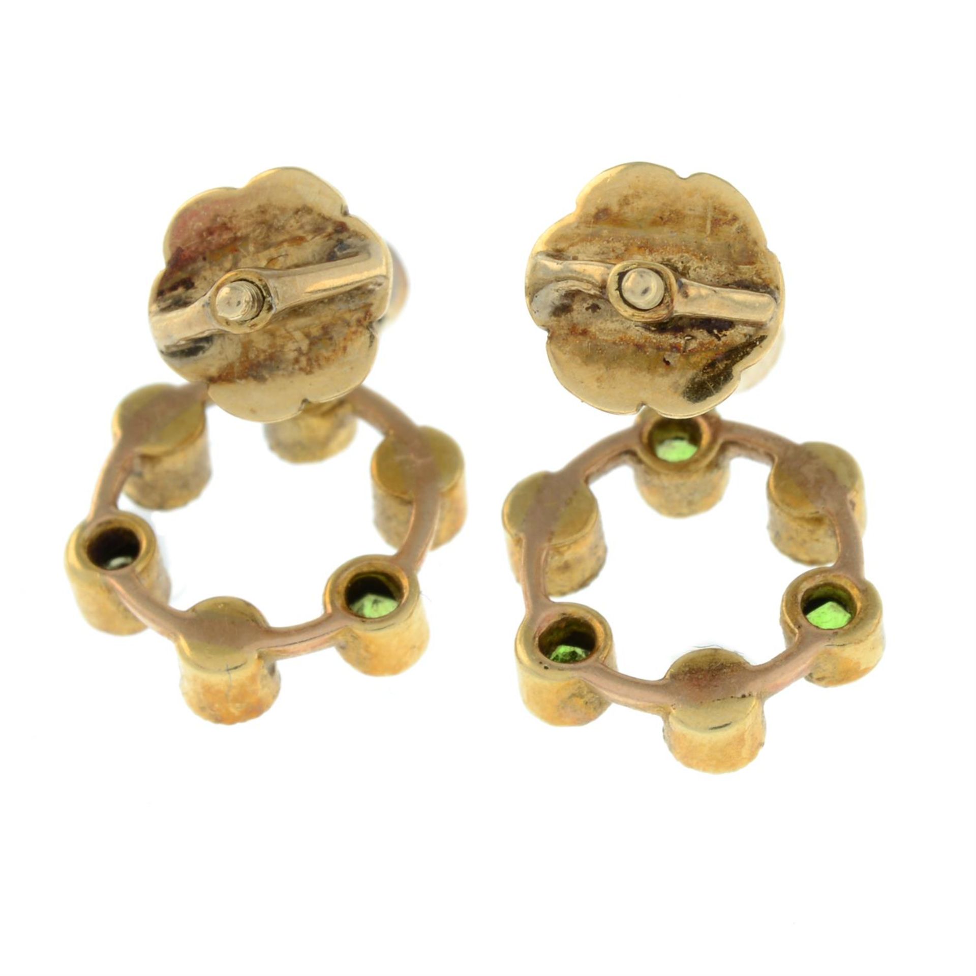 A pair of demantoid garnet and split pearl earrings. - Bild 4 aus 4