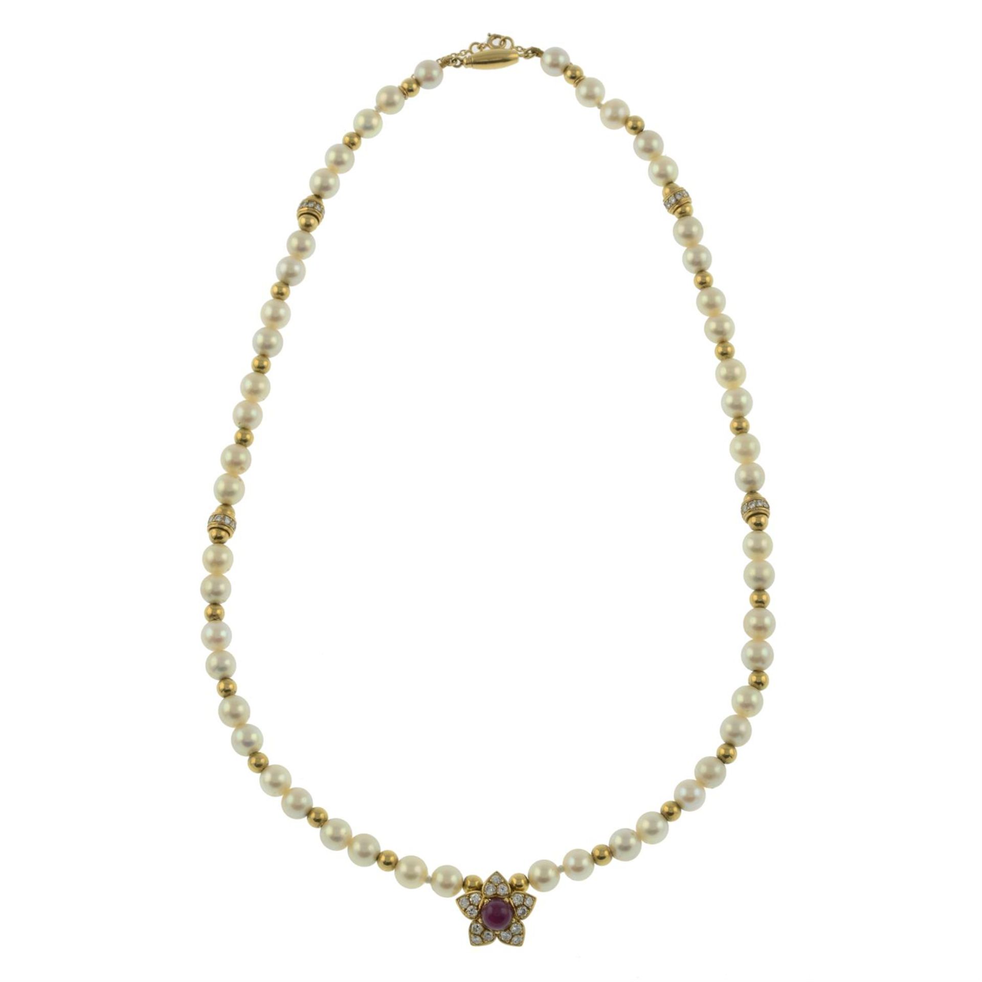 A cultured pearl single-strand necklace, with diamond rondelle and bead spacers, to a ruby cabochon - Bild 3 aus 4