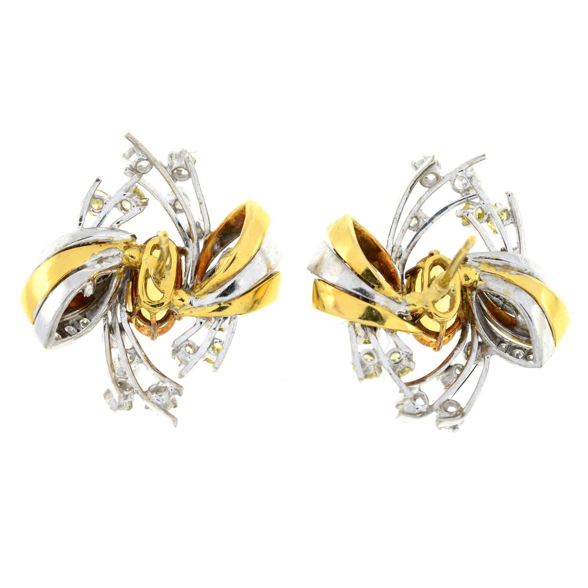 A pair of yellow topaz, diamond and 'yellow' diamond bi-colour earrings. - Bild 3 aus 4