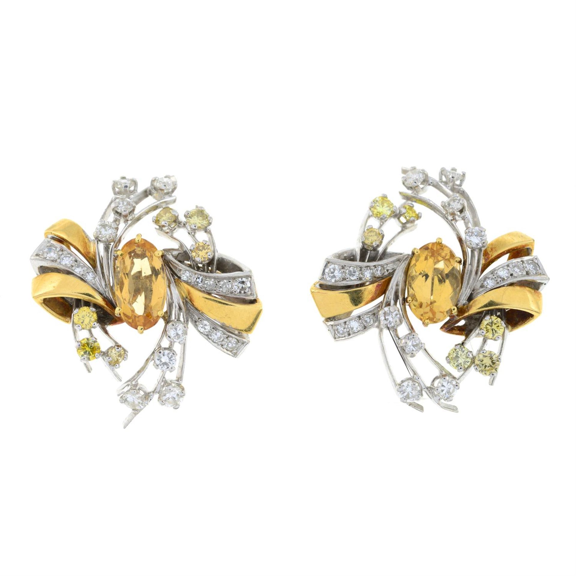 A pair of yellow topaz, diamond and 'yellow' diamond bi-colour earrings. - Bild 2 aus 4