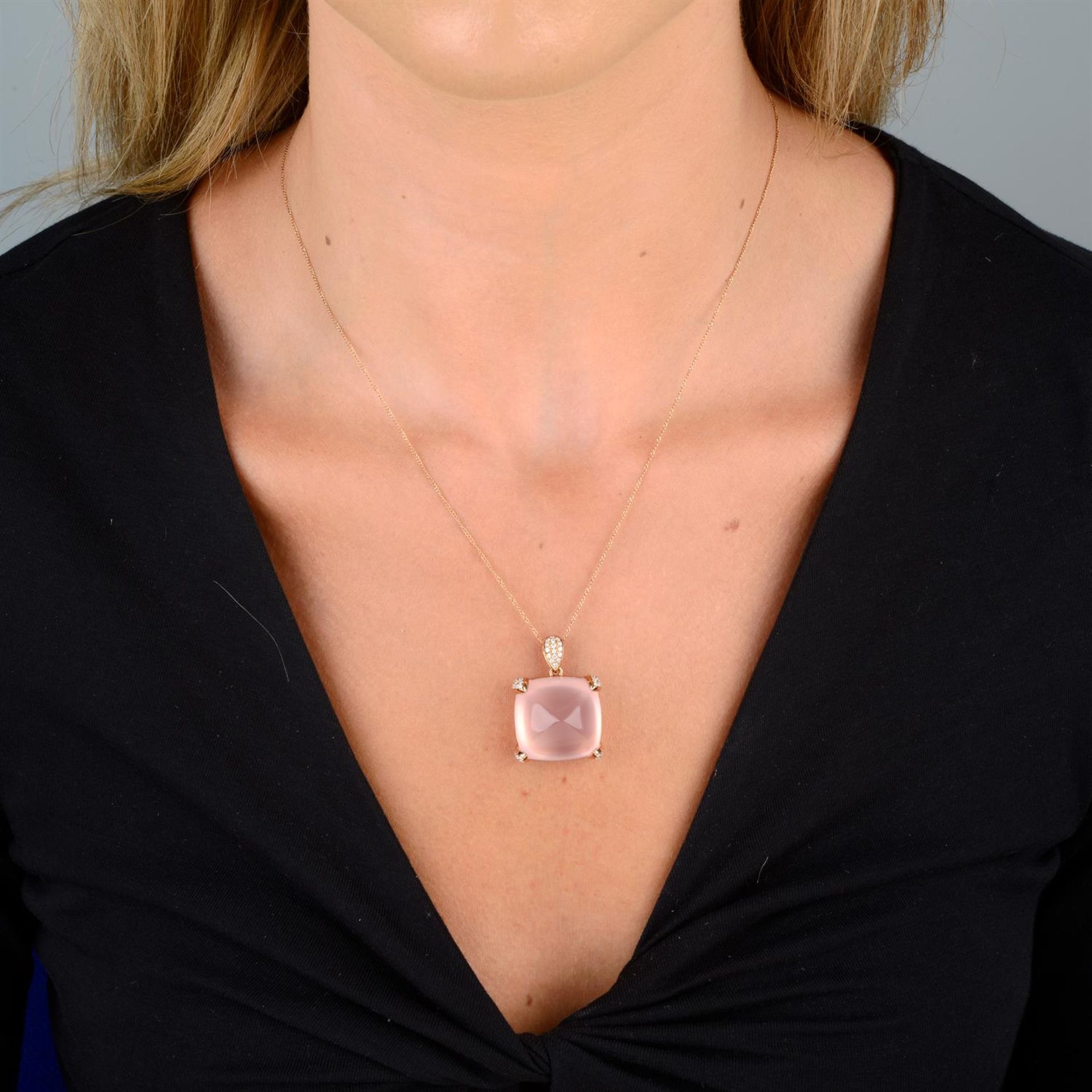 A rose quartz and pavé-set diamond pendant, with 18ct gold chain. - Bild 6 aus 6