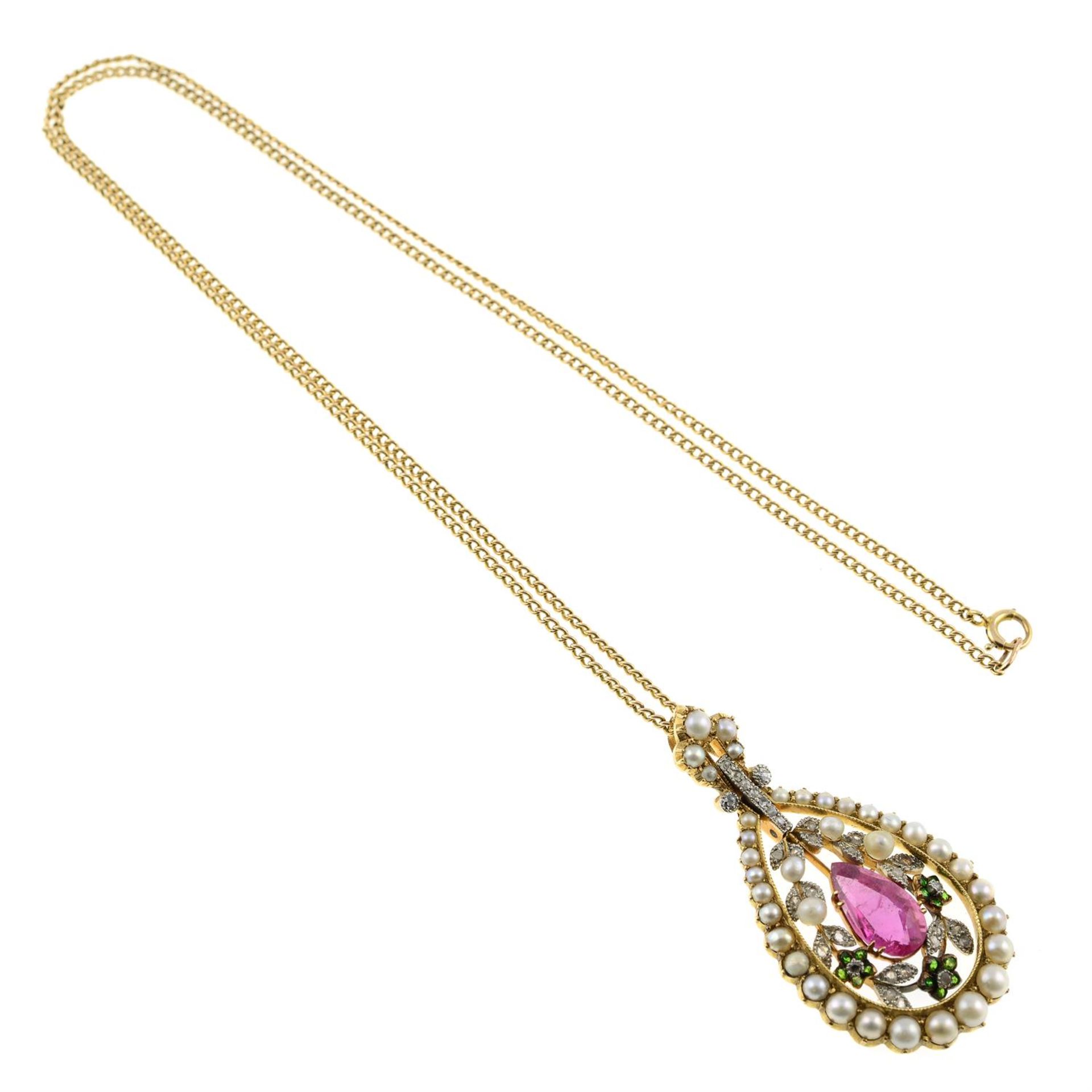 An Edwardian gold pink tourmaline, green garnet, seed pearl and rose-cut diamond openwork drop - Bild 4 aus 5