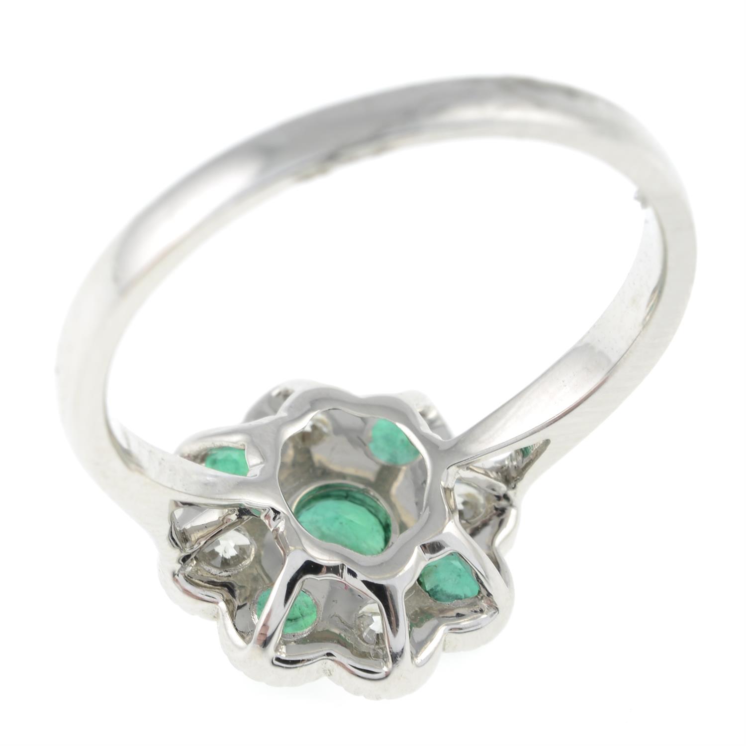 18ct gold emerald & diamond ring - Image 2 of 2
