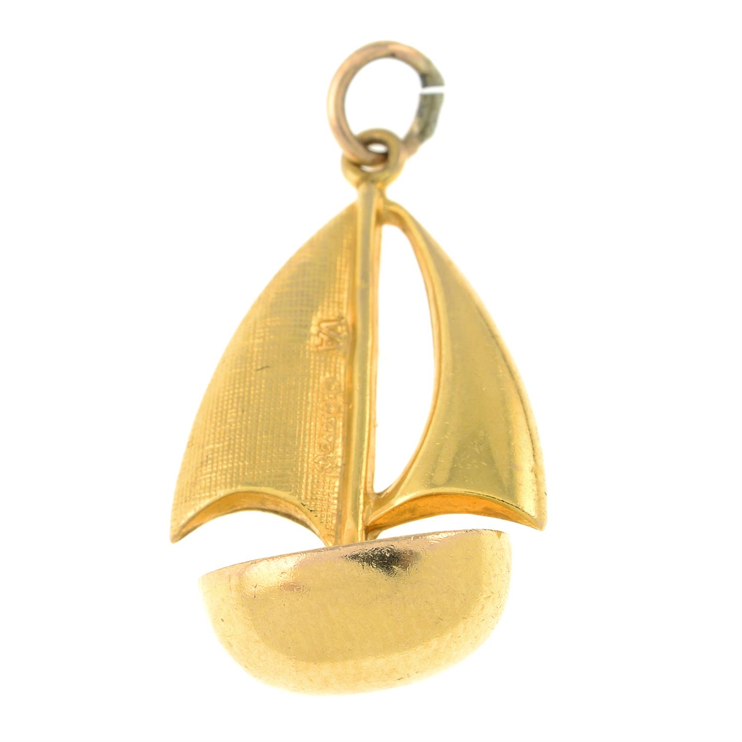 9ct gold pendant.