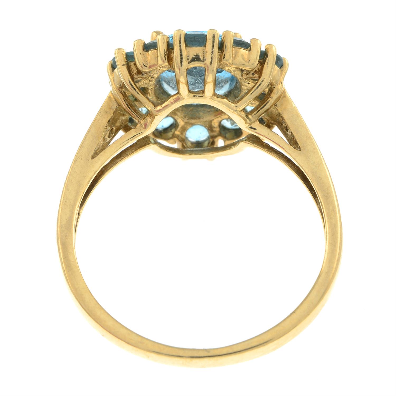 9ct gold topaz cluster ring - Image 2 of 2