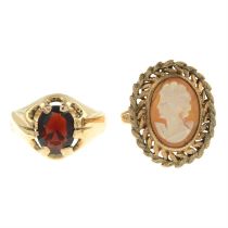 A 9ct gold shell cameo ring.