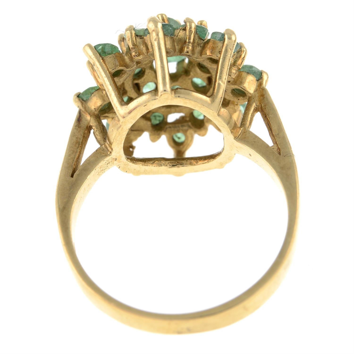 9ct gold emerald cluster ring - Image 2 of 2