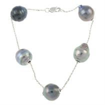 Freshwater cultured pearl bracelet