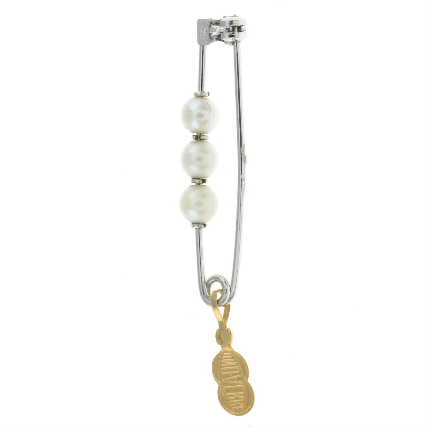 Cultured pearl bar brooch, with Uno-a-erre tag - Image 2 of 2