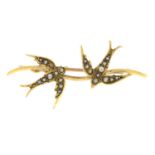 Victorian 15ct gold split pearl swallow brooch