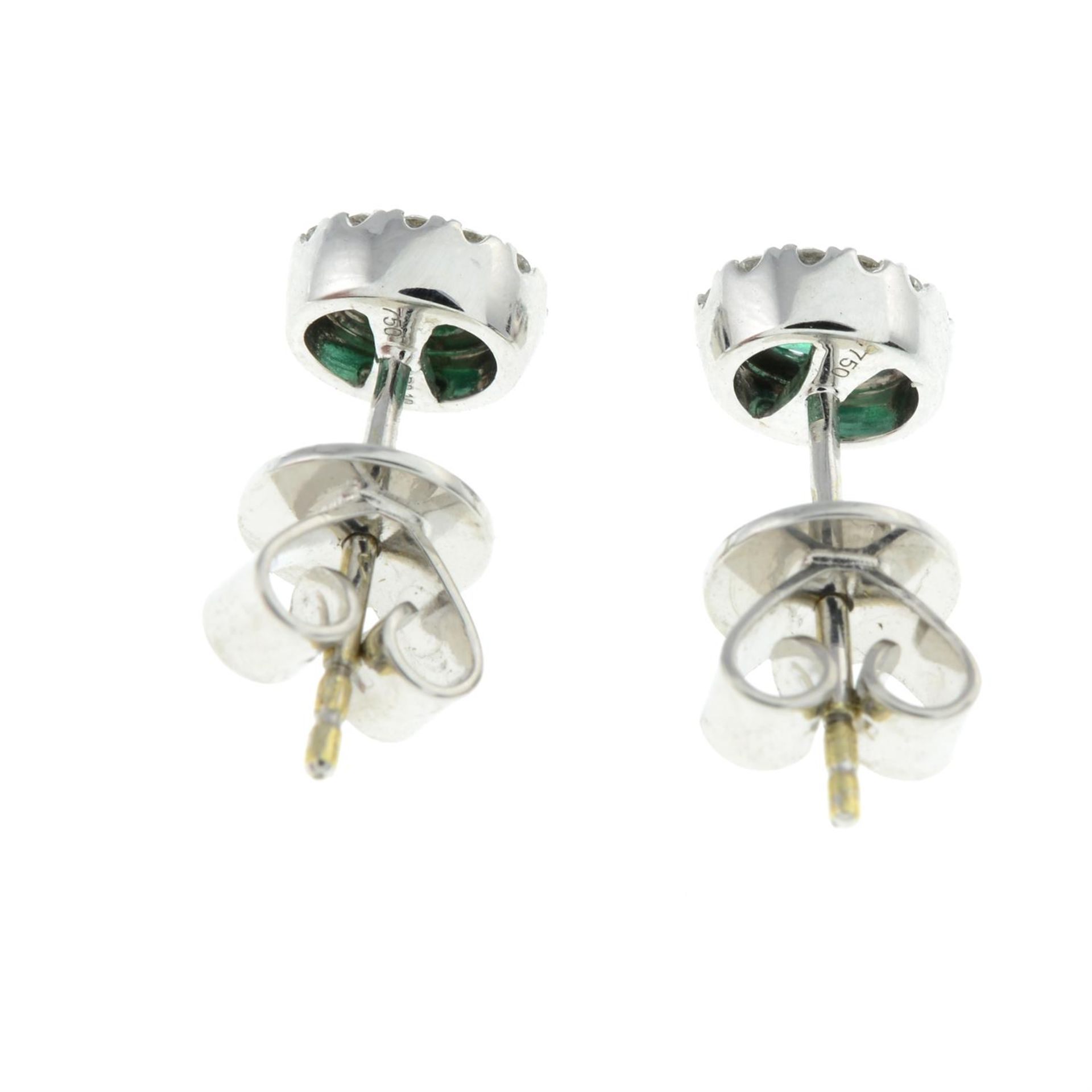 18ct gold emerald & diamond earrings. - Bild 2 aus 2