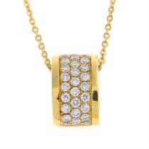 18ct gold diamond pendant & chain.