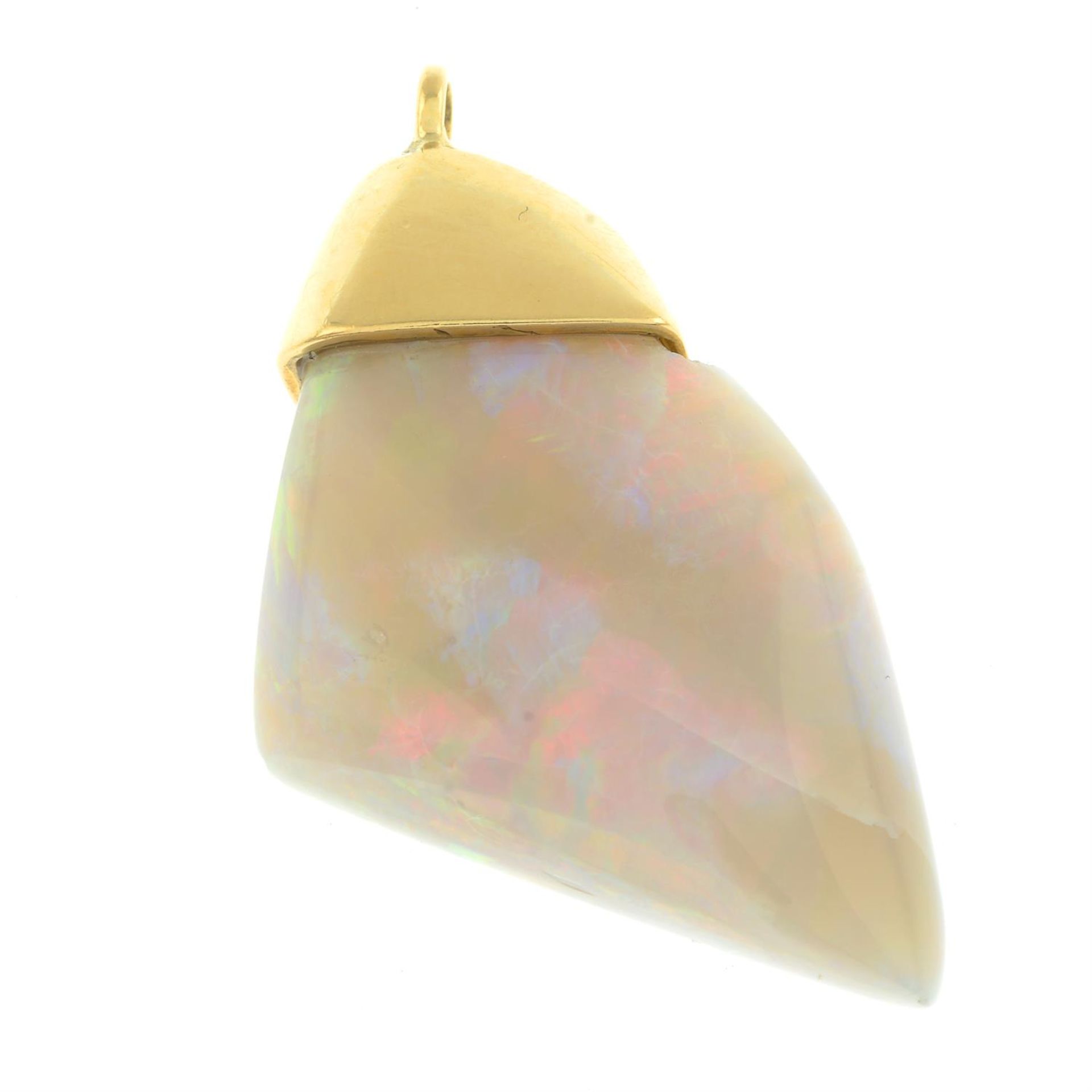 Opal pendant.