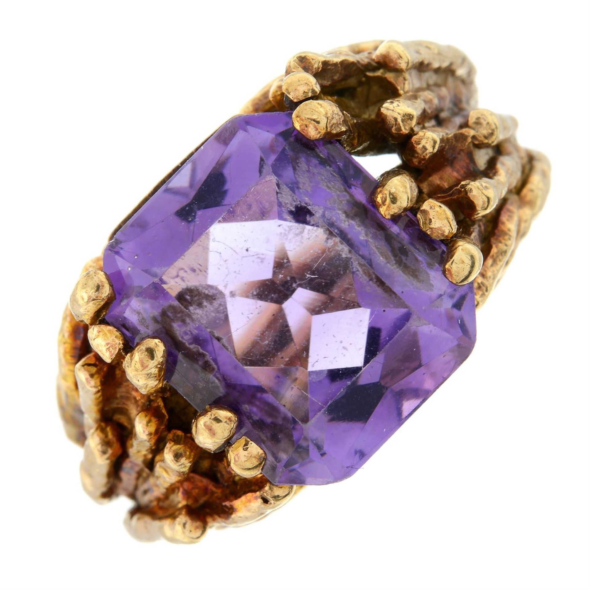 Mid 20th century gold amethyst single-stone textured ring.