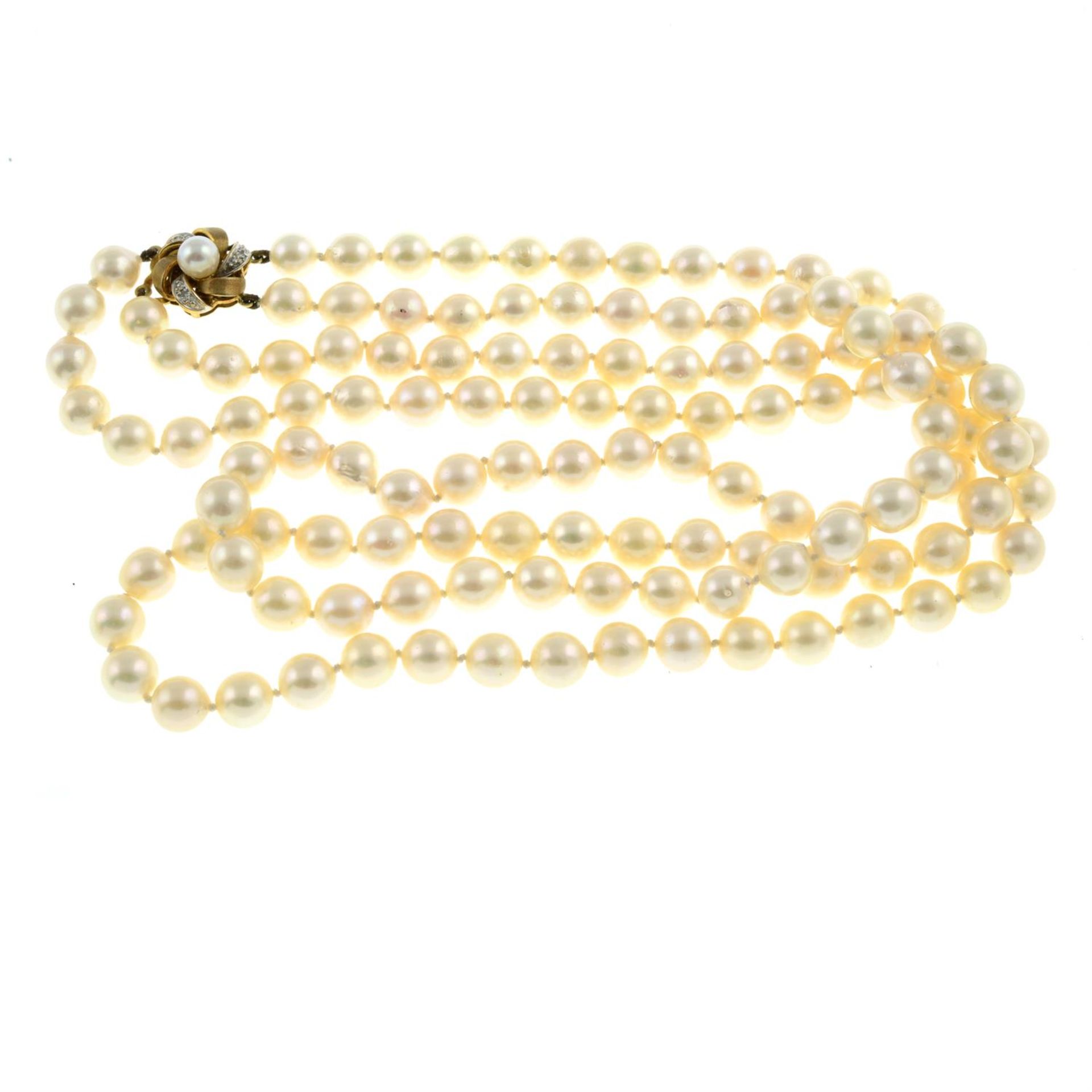 Cultured pearl necklace, with 14ct gold cultured pearl & diamond clasp - Bild 2 aus 2