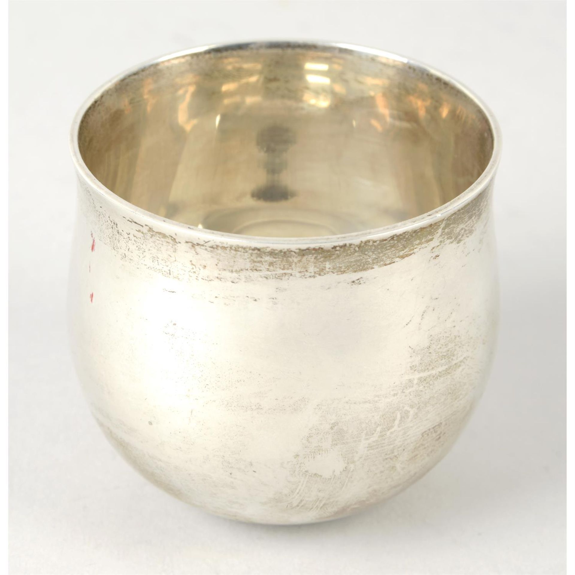 A modern silver tumbler cup.