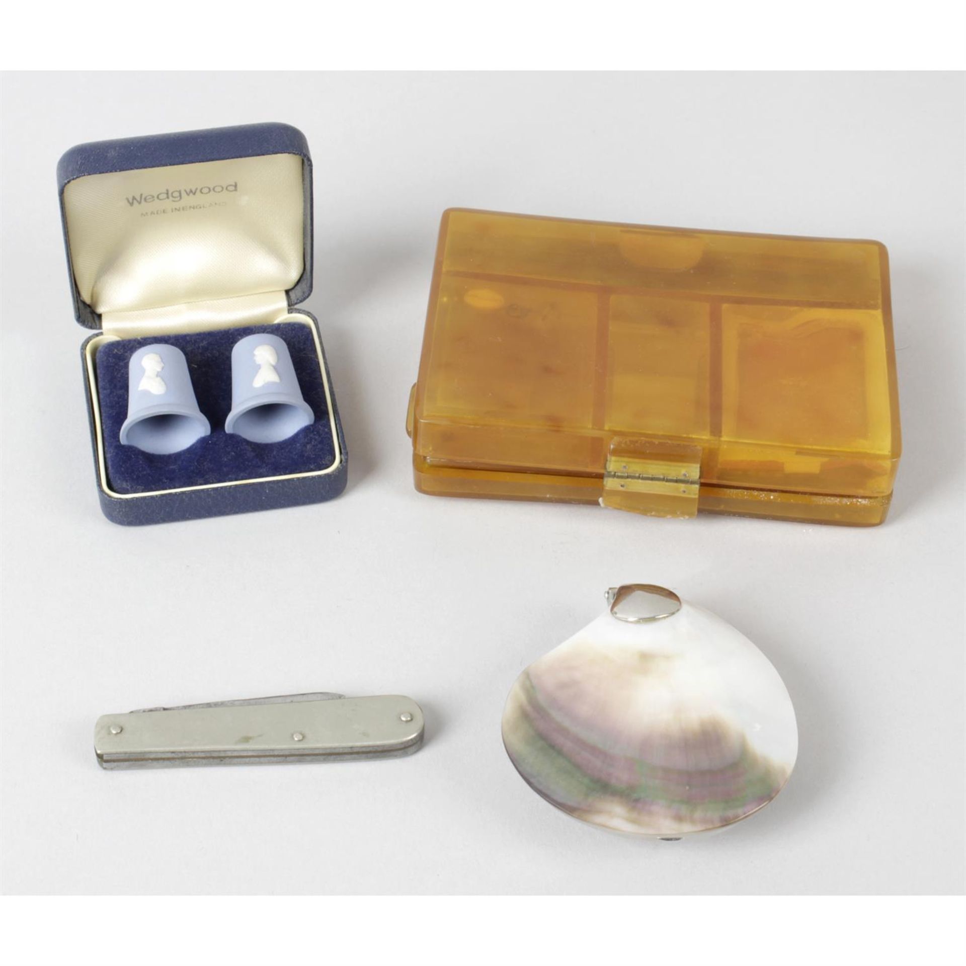 A mixed selection of assorted items to include a small selection of thimbles.