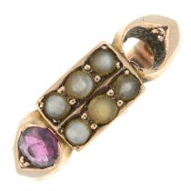 Victorian 9ct gold paste & split pearl ring