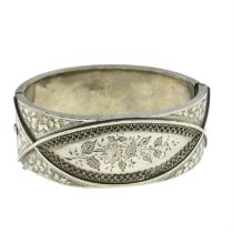 Late Victorian silver hinged bangle