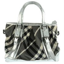 Burberry - Beat check Lowry bag.