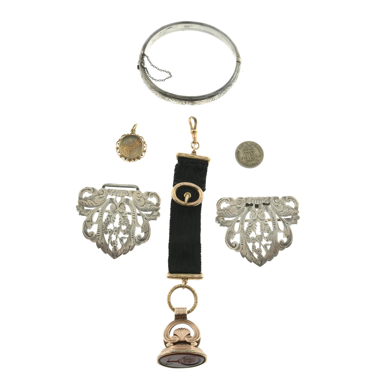 Four jewellery items & a loose coin