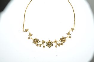 Split pearl floral motif necklace.