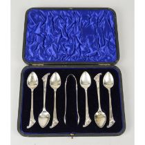 Cased set of Edwardian silver teaspoons & pair of sugar tongs.