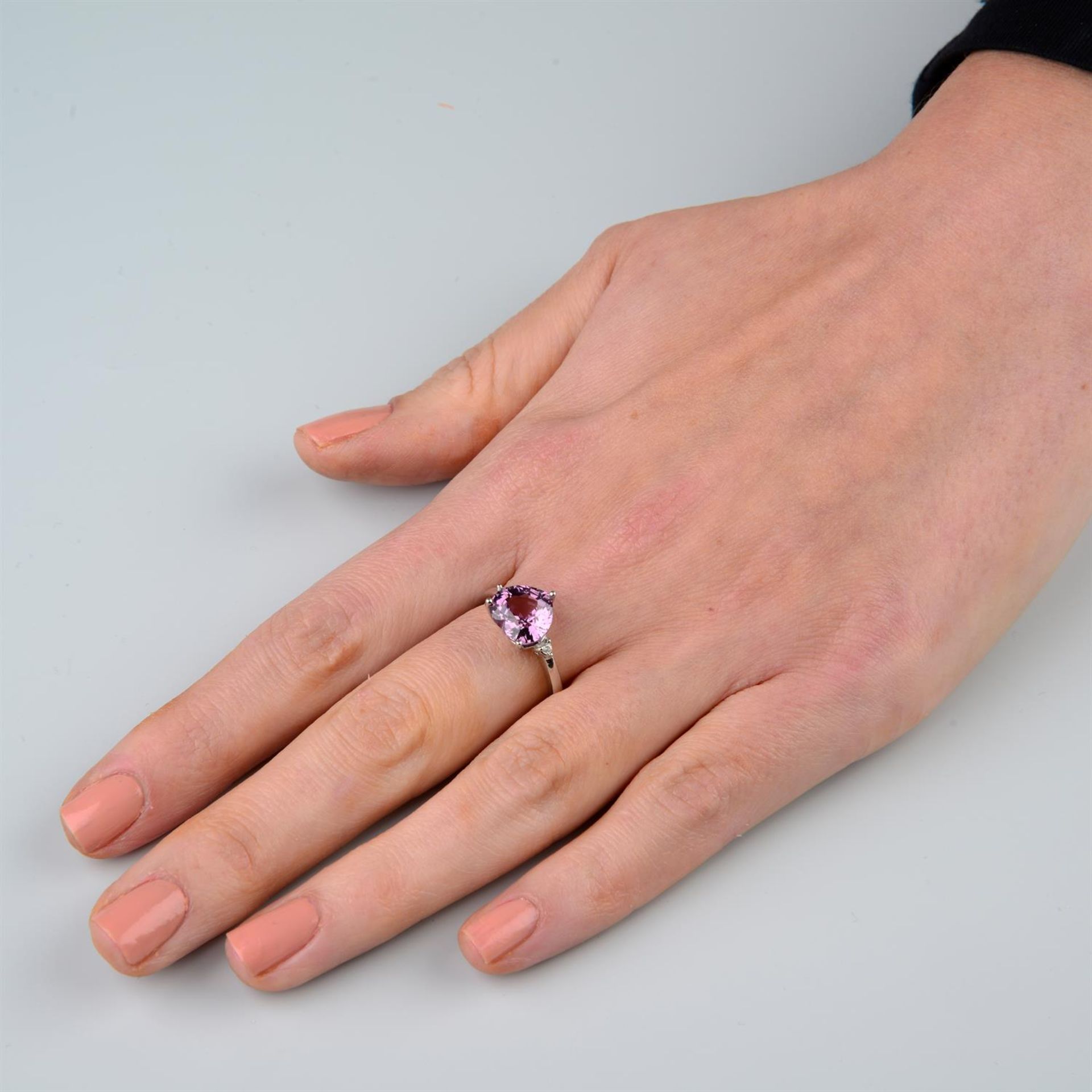 Pink spinel and diamond ring - Image 5 of 5