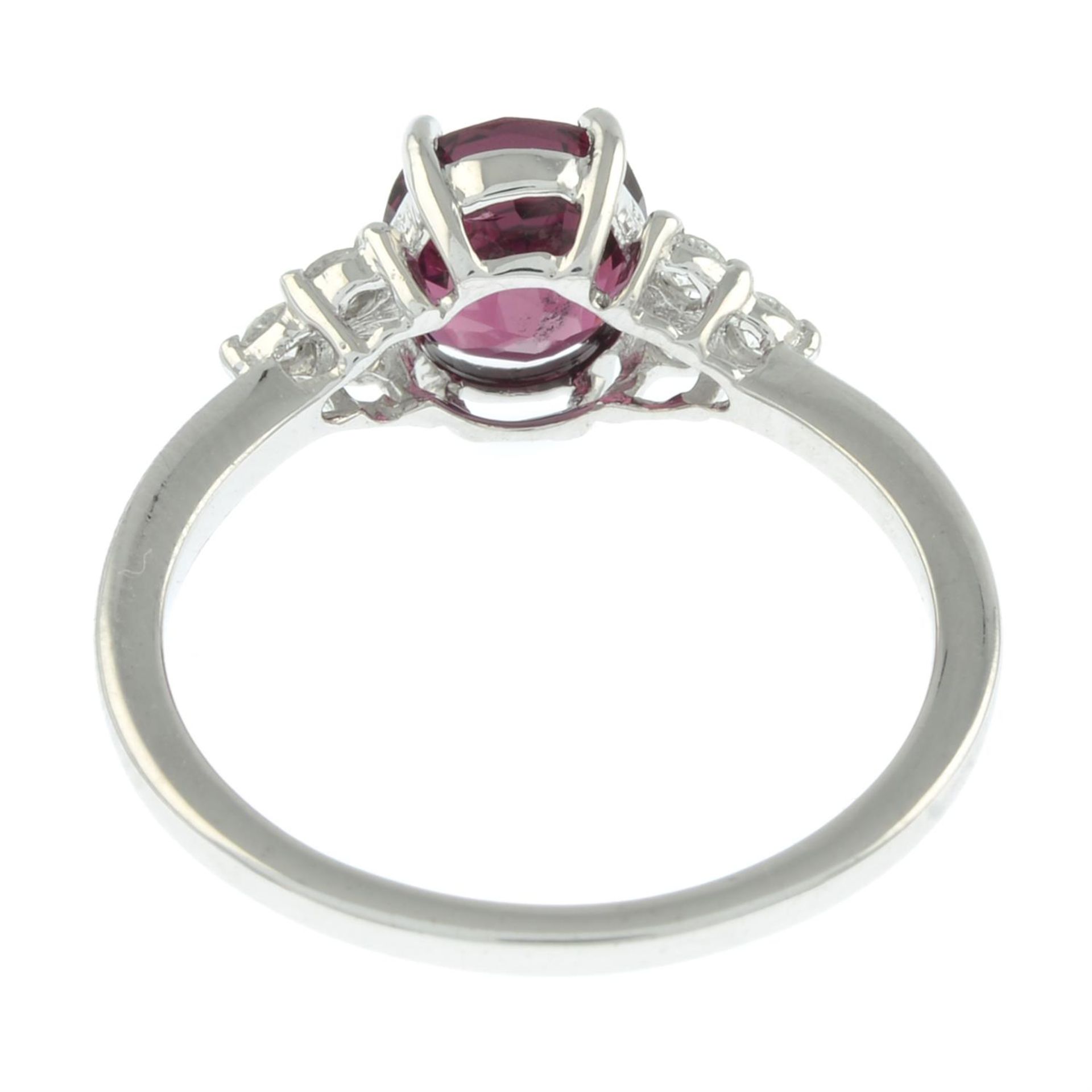 Red spinel and diamond ring - Image 3 of 5