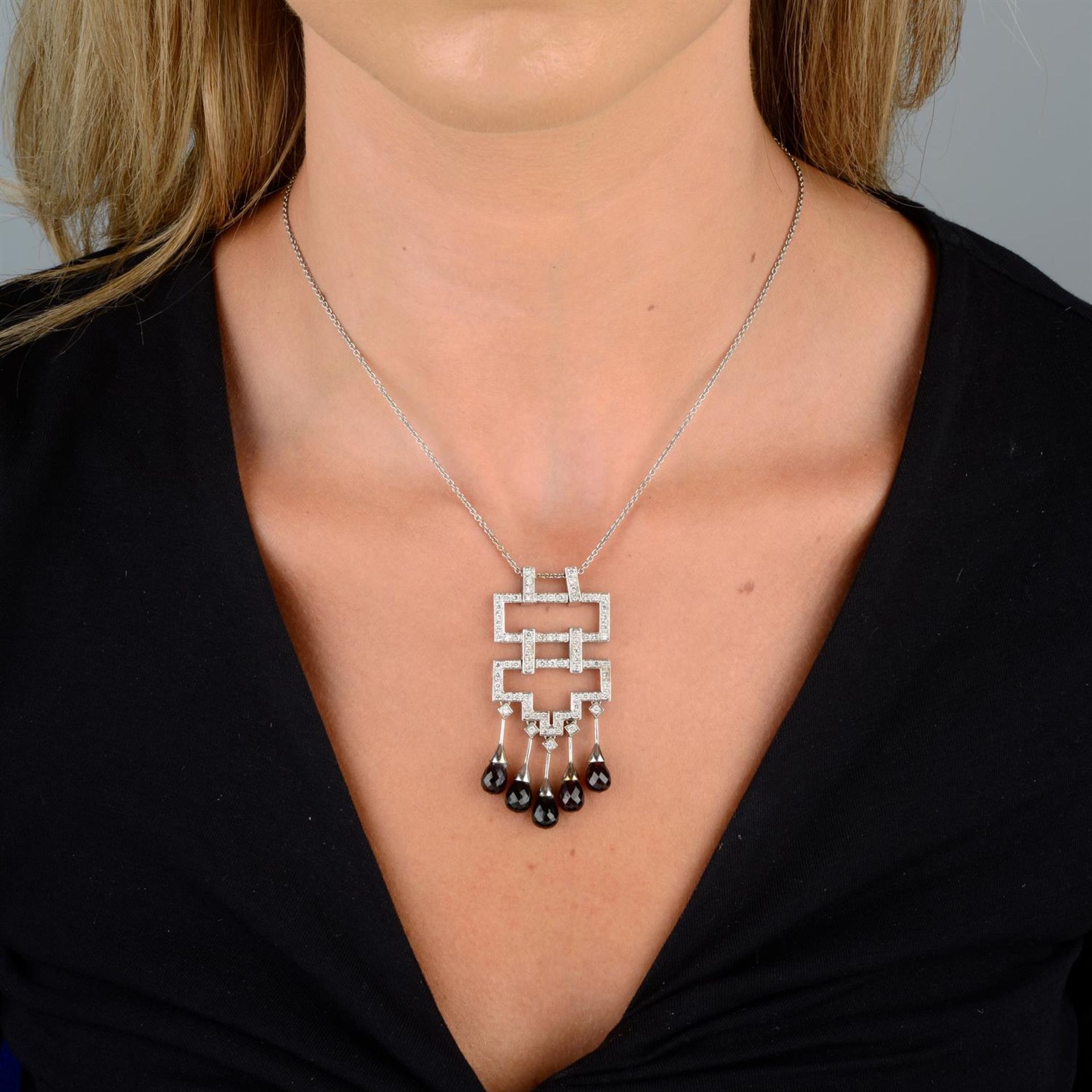 18ct gold diamond & garnet pendant, with chain - Image 4 of 4