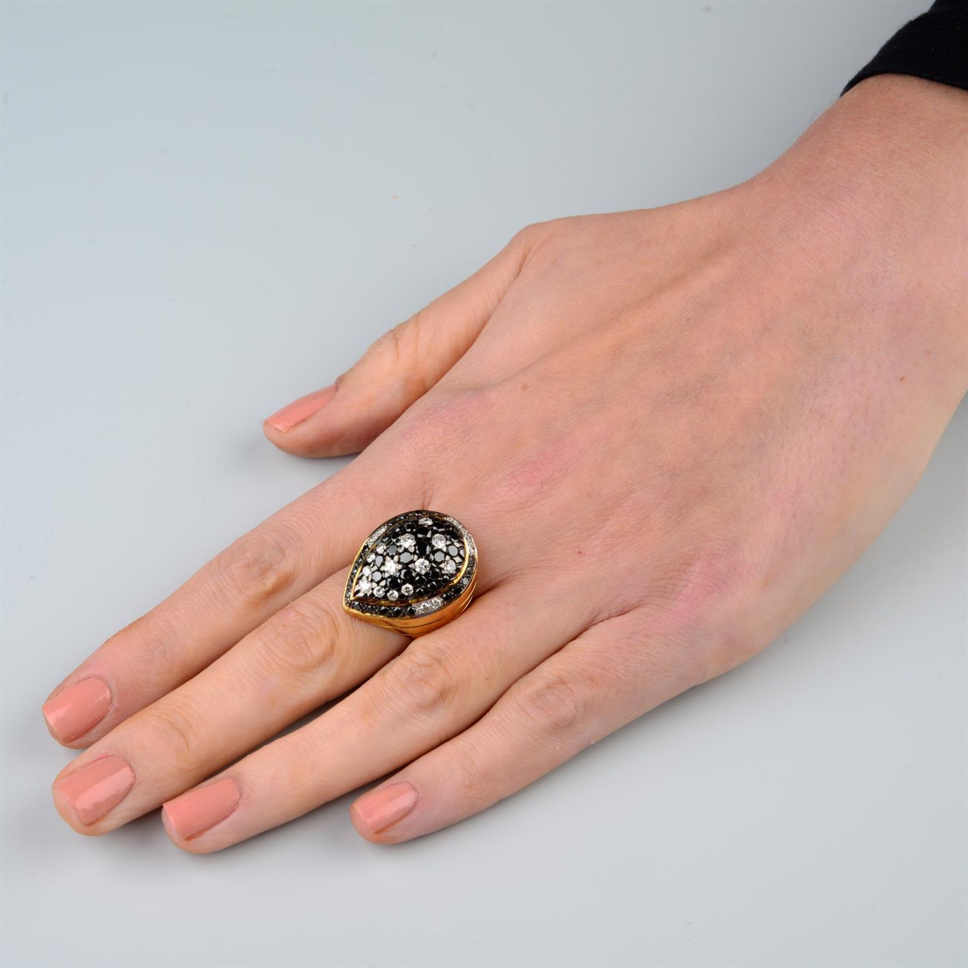 Black gem and diamond ring - Image 5 of 5