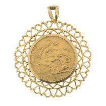 9ct gold full sovereign pendant