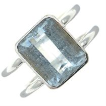 Aquamarine single-stone ring