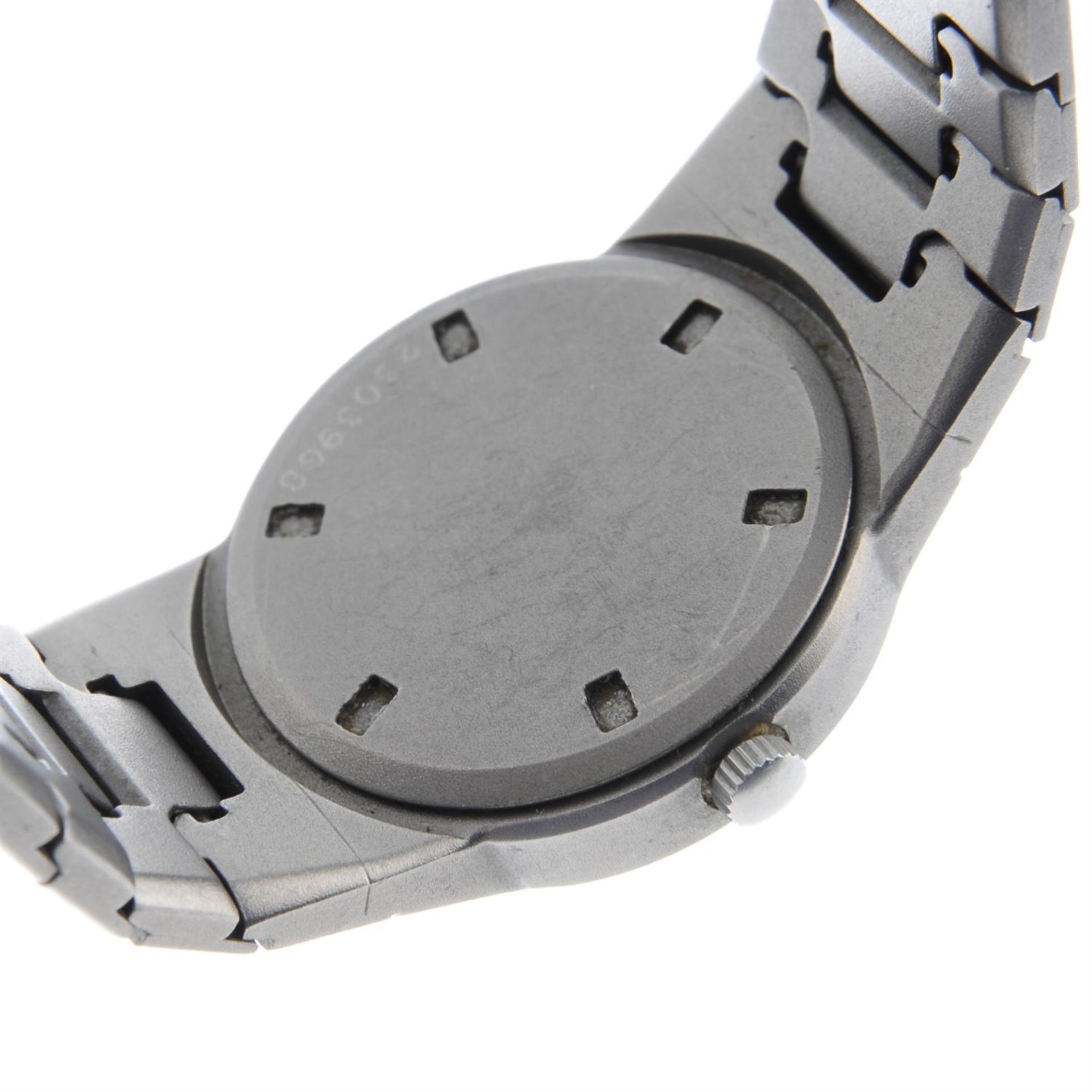 IWC - a Porsche Design bracelet watch, 26mm. - Image 4 of 4