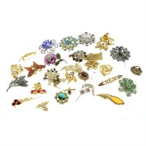 Assorted costume jewellery brooches
