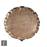 A hallmarked silver circular salver of plain form, weight 18oz, diameter 25cm, terminating in pie