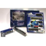 A collection of HO gauge Jouef items, 8253 Orient Express with 4-6-2 SNCF green locomotive and