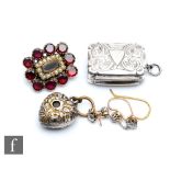 A small parcel lot of jewellery to include a pair of diamond drop earrings, a vinaigrette, a