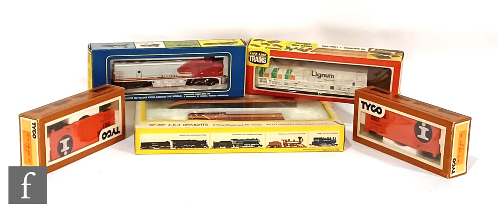 A collection of assorted HO gauge items, to include Bachmann SP-WP 4-8-4 8 Drive Wheels and 45'