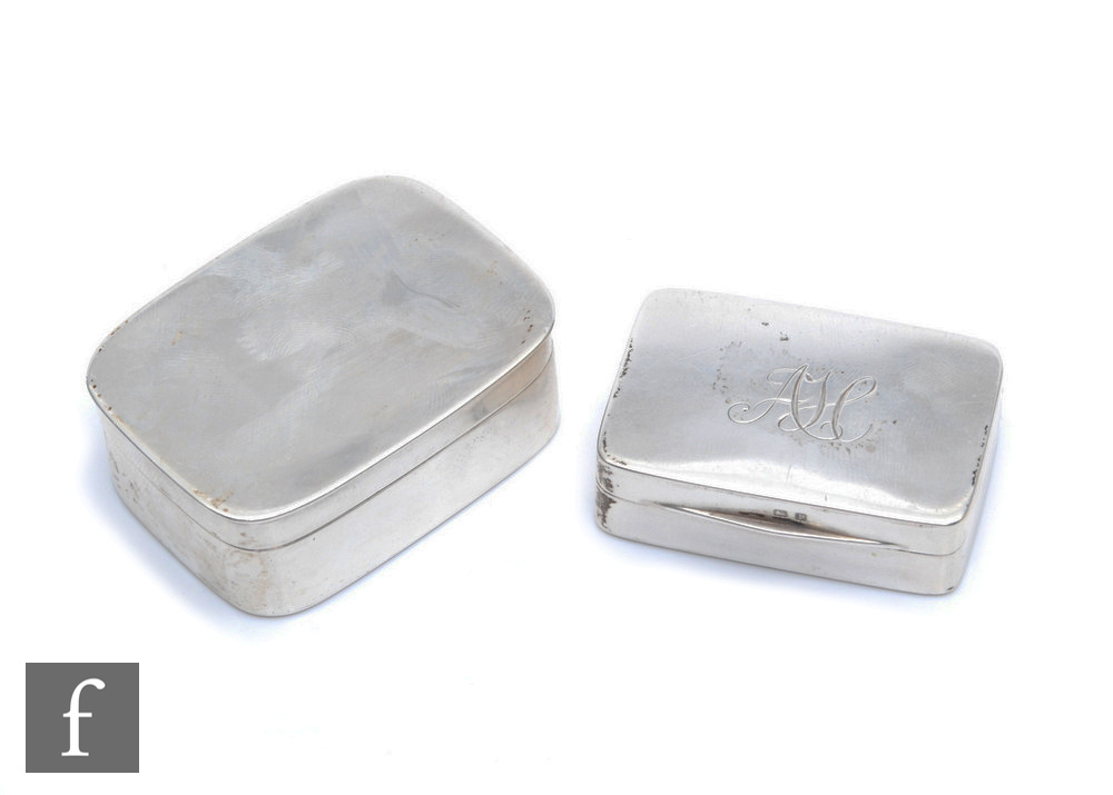 A Victorian hallmarked silver box of plain form with a silver gilt interior, weight 55g, 5.5cm x 4cm