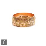 A 9ct hallmarked rose gold wedding ring with ivy leaf decoration to whole, weight 4g, ring size N