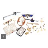 A small parcel lot of assorted gold and silver jewellery to include a cameo brooch, five further