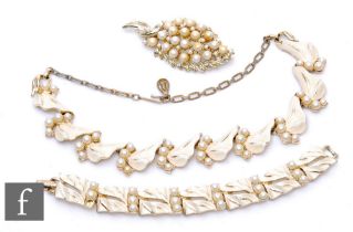 Jewelcraft - A 1950s/1960s vintage costume jewellery three piece suite comprising necklace, bracelet
