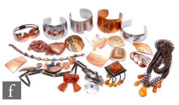 Various - A collection of assorted copper and stainless steel costume jewellery to include pieces